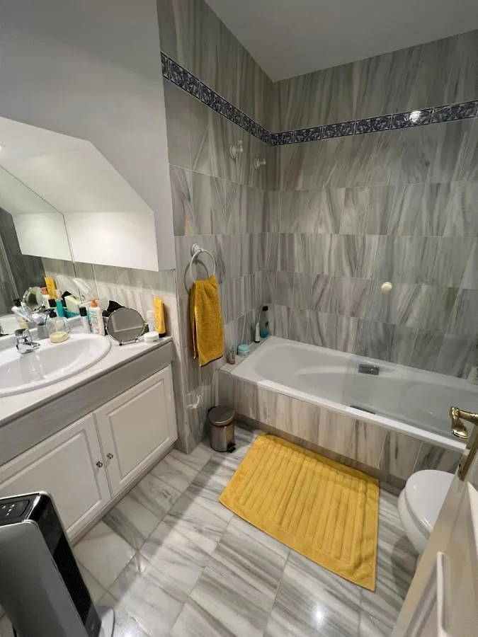 Marbella Luxueux Duplex 3 Ch.- 3 Bains - 155 M² + 100 M² Terrasses Lägenhet Estepona 0*,  Spanien